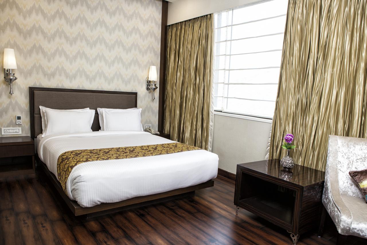 Hotel Gangakashi Нагпур Екстериор снимка